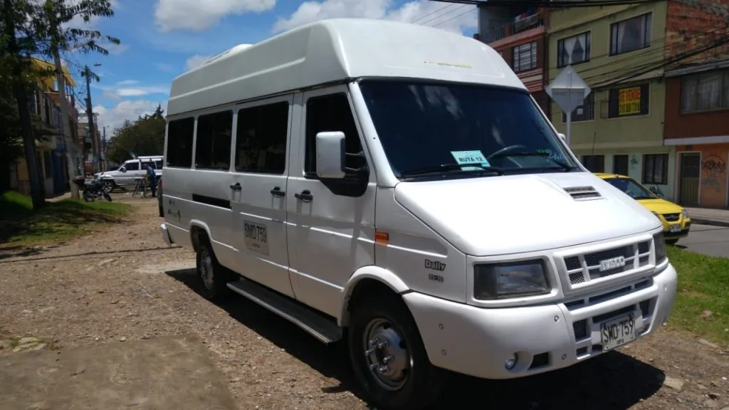 Buseta de transporte para grupos