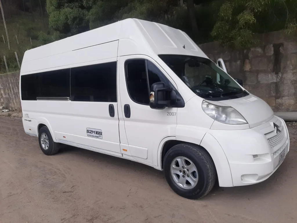 Van para traslado al aeropuerto El Dorado